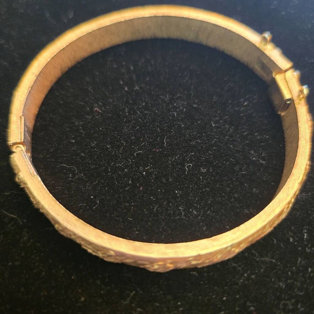 Vintage Trifari Gold Hinged Bangle Bracelet - Picture 2 of 6
